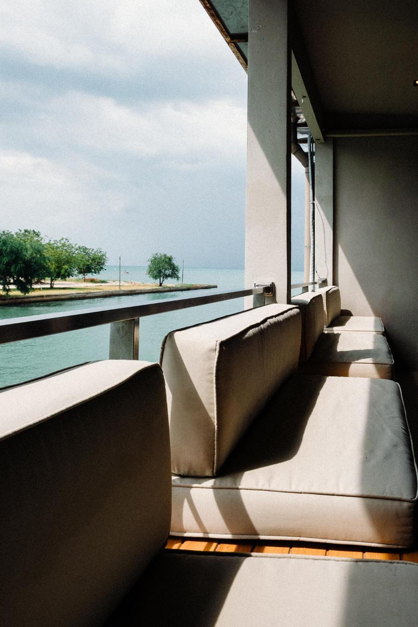 Baan Tah On The Sea Hotel Bangszare Kültér fotó